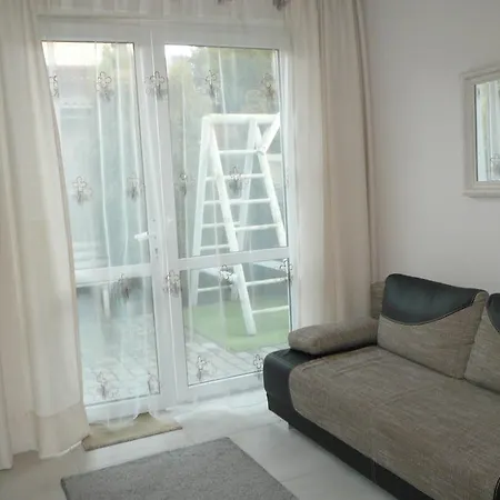 Landrynka Bed & Breakfast 3*